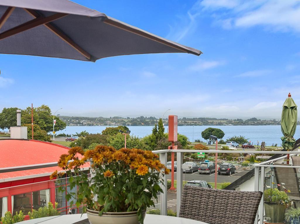 Relax On Roberts - Taupo Holiday Home Екстериор снимка